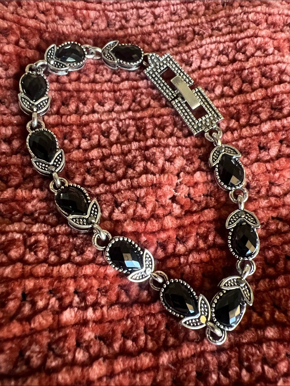 Silver-tone with simulated Black Onyx Link Bracelet
Size 7